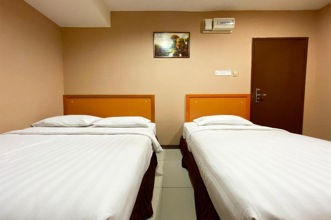 Oyo 90108 Hotel Kaya Кота-Кінабалу Екстер'єр фото